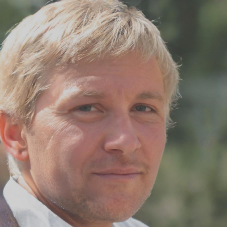 Retrato de Linus Berglund, asesor financiero colaborador